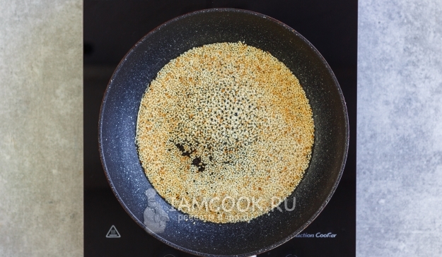 Обжарить кунжут