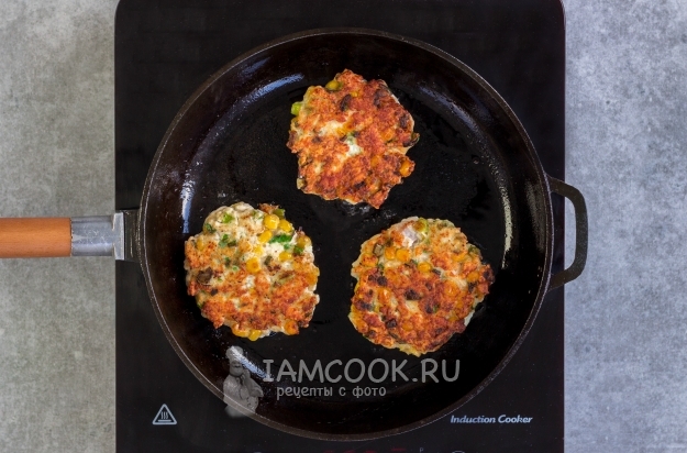 Фото куриных оладий с кукурузой