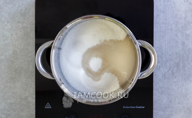 Соединить воду и сахар