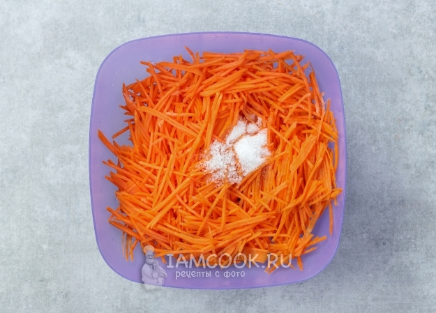 Всыпать соль и сахар