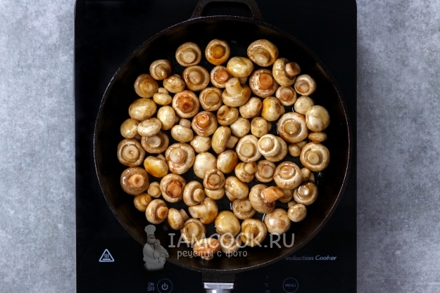 Обжарить грибы
