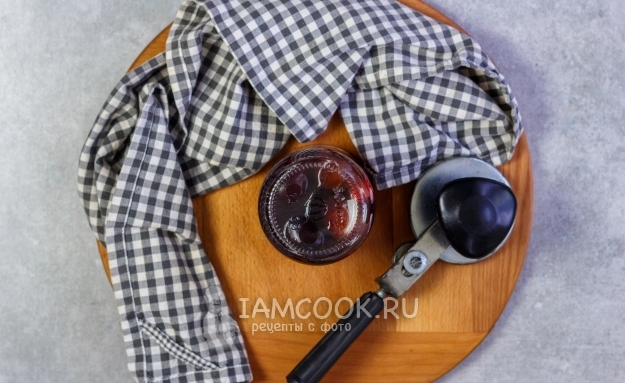 Фото маринованных слив Угорка