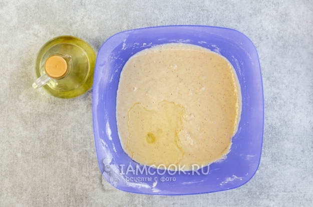 Влить масло