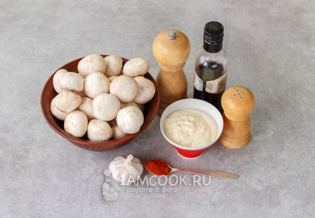 Ингредиенты для шашлыка из шампиньонов, маринованных в майонезе