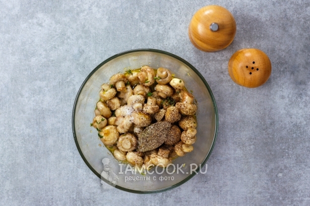 Всыпать соль и перец