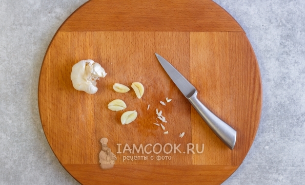 Измельчить чеснок