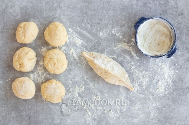 Слепить пирожок