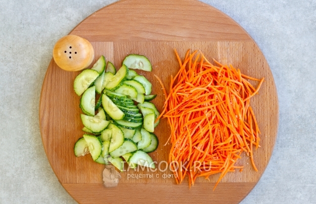 Посолить овощи