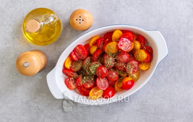 Всыпать соль и специи