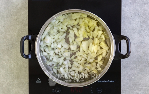 Обжарить лук