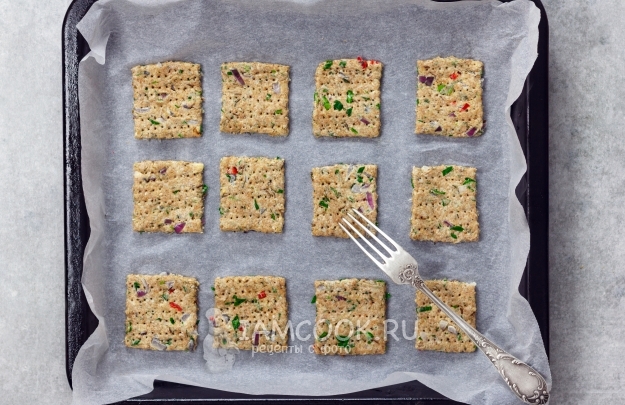 Наколоть тесто вилкой