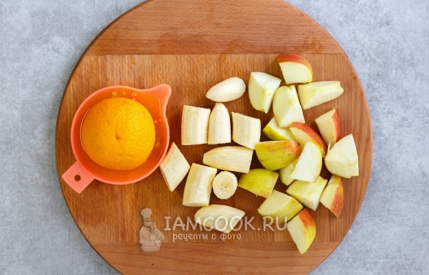 Порезать банан и яблоко