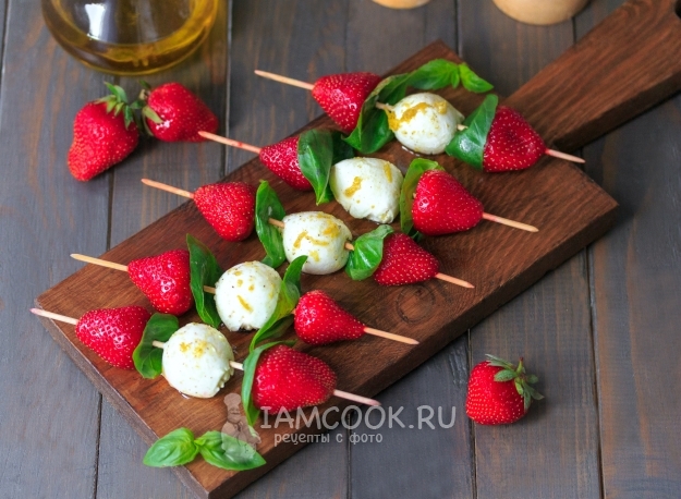 Рецепт капрезе с клубникой