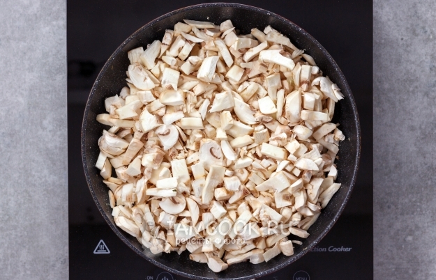 Положить грибы