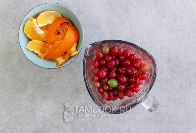 Положить крыжовник в блендер