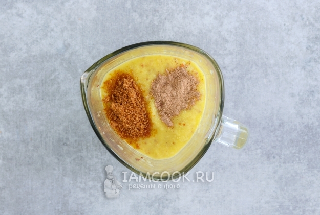 Всыпать корицу и сахар