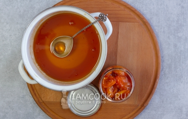 Налить сироп в банку