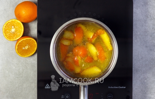 Влить апельсиновый сок