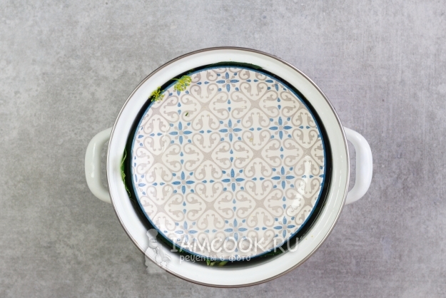 Положить гнет