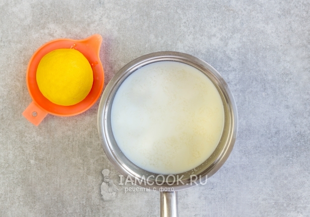 Влить сок лимона