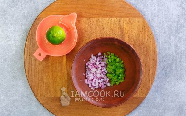 Выжать сок лайма