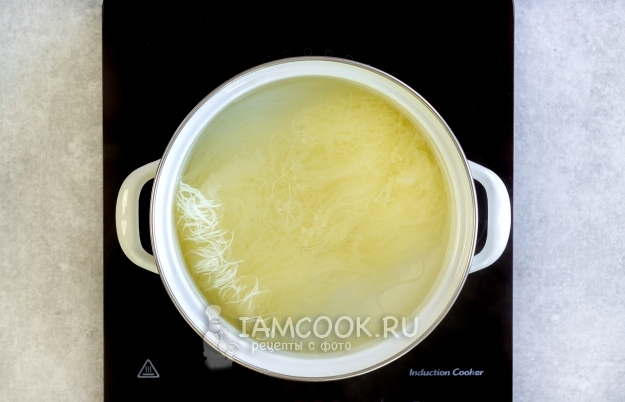 Сварить лапшу