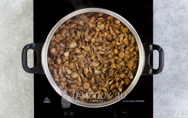 Обжарить грибы