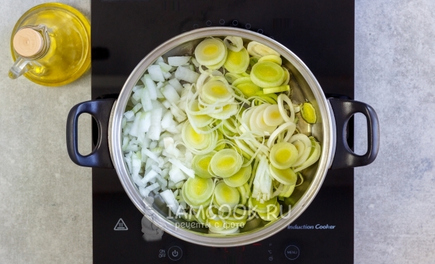 Обжарить лук