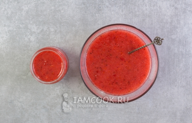 Положить варенье в банку