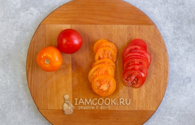 Нарезаем помидоры