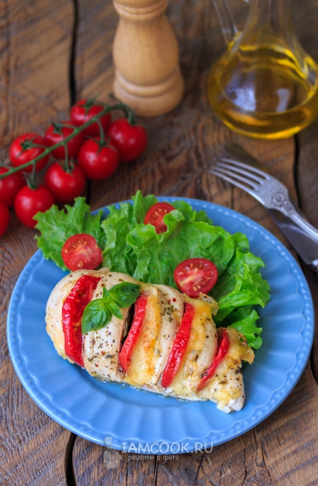 Рецепт куриной грудки с помидорами и сыром