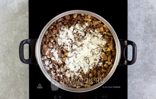 Всыпать муку