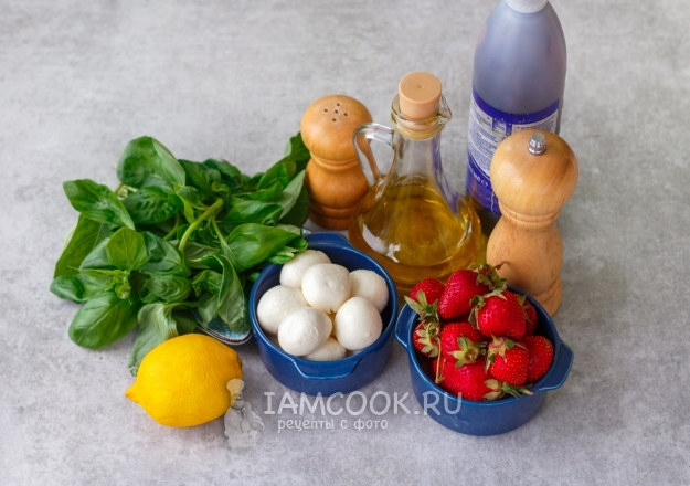 Ингредиенты для капрезе с клубникой