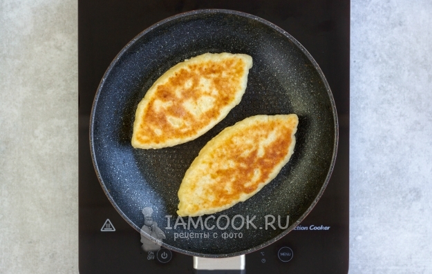 Пожарить пирожки