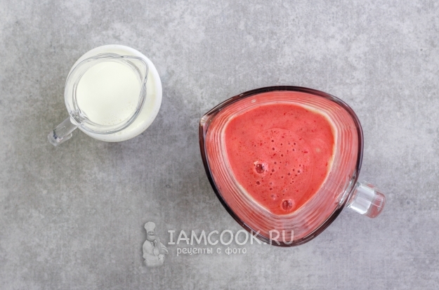 Влить миндальное молоко