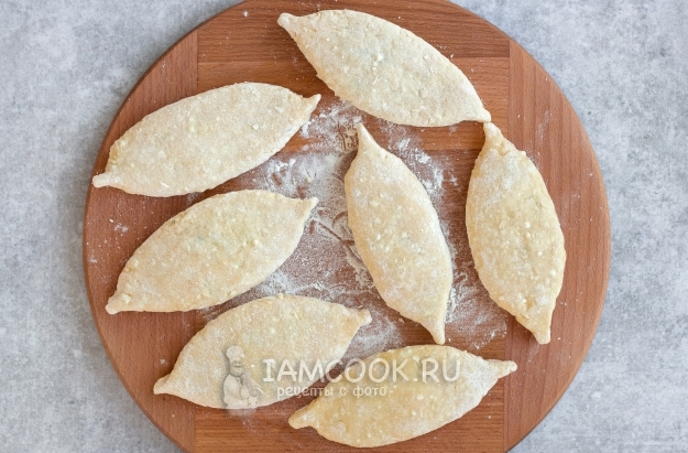 Выложить пирожки на доску