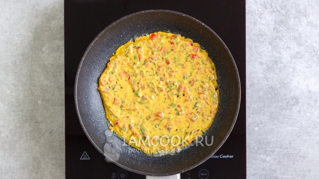 Постный нутовый омлет на сковороде