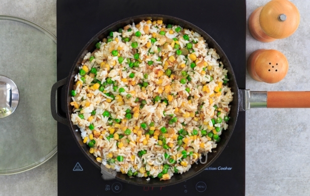 Всыпать соль и перец