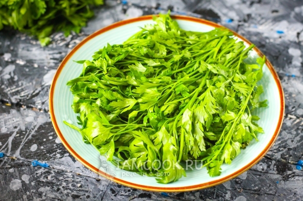 Помыть петрушку