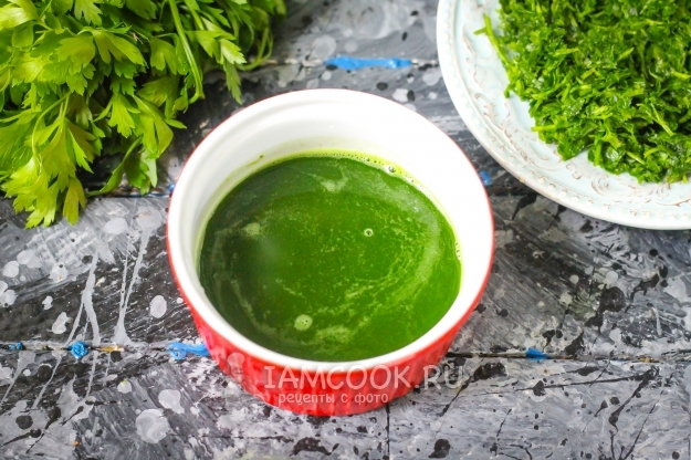 Готовый сок зелени петрушки