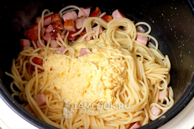 Положить соус