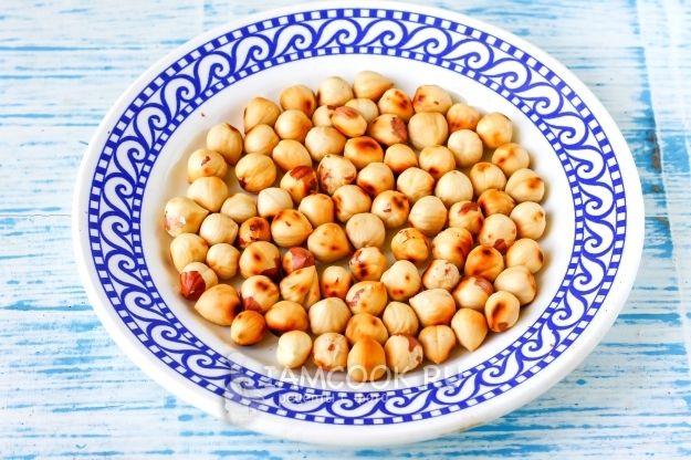 Почистить орехи