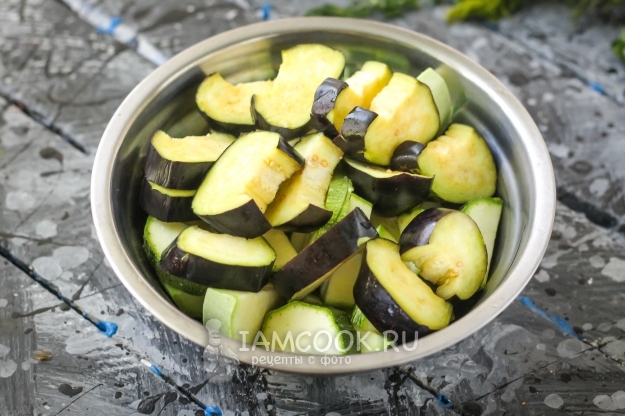 Порезать баклажаны