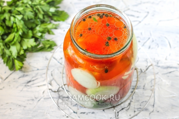 Залить помидоры маринадом