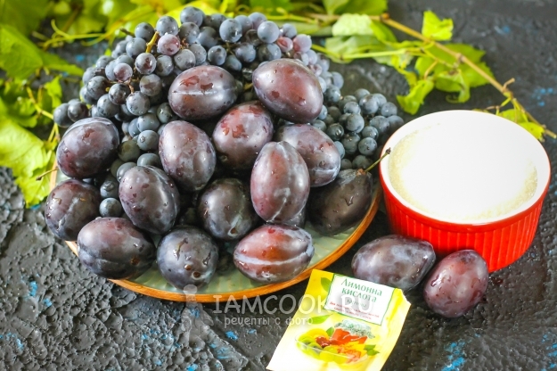 Ингредиенты для компота из винограда и слив на зиму