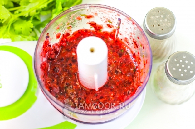 Измельчить все компоненты в блендере