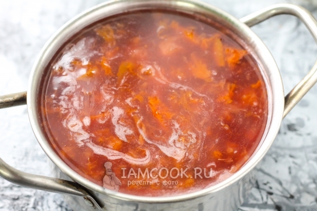 Размешать компот с крахмальной смесью