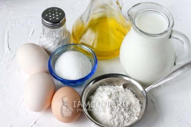 Ингредиенты для сладких тонких блинов на молоке
