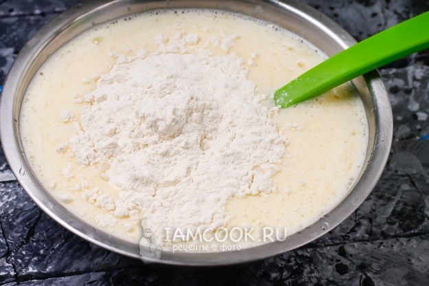 Всыпать муку