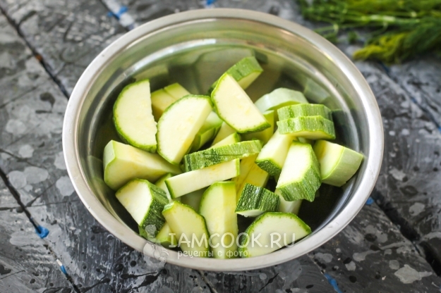 Порезать кабачок